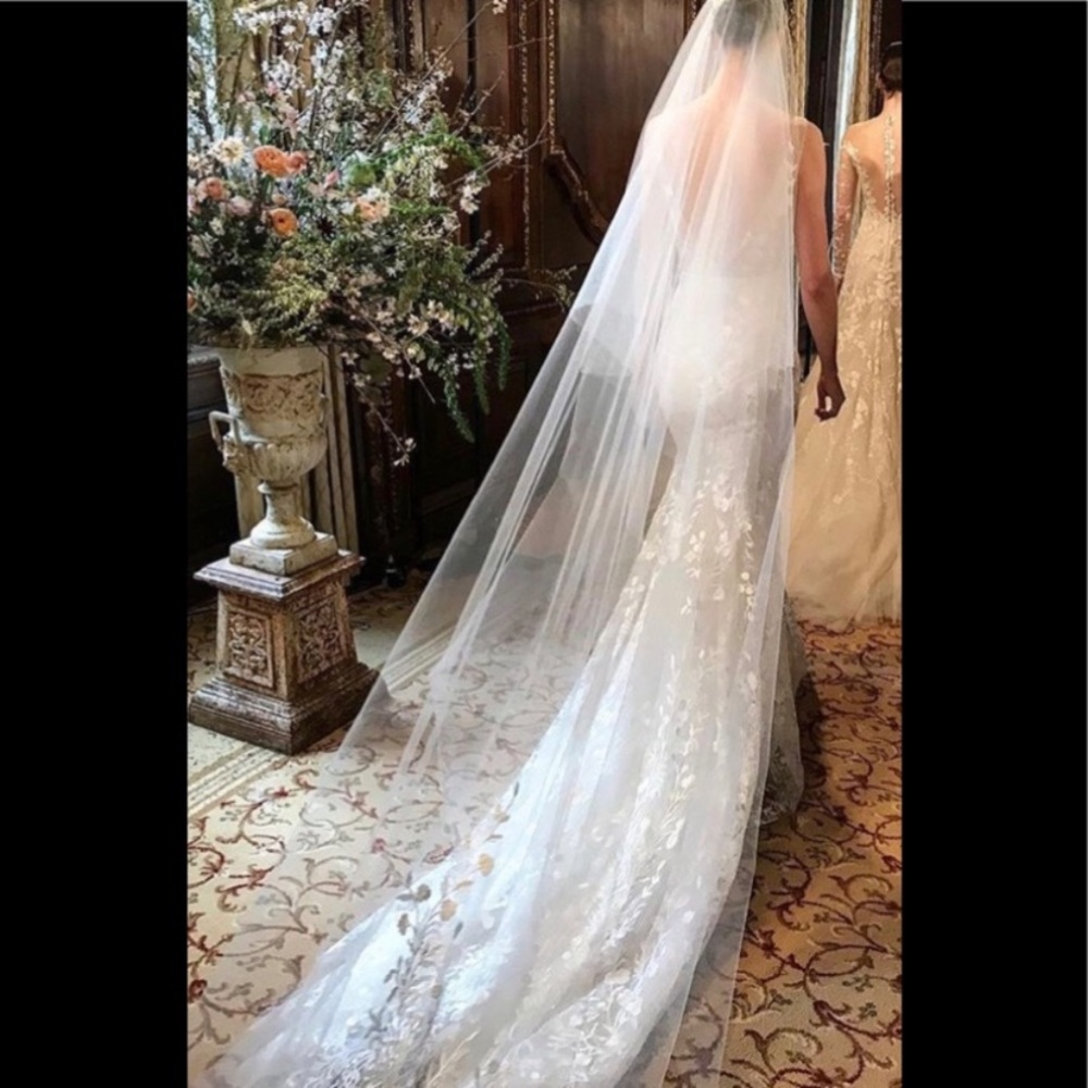 Monique lhuillier etoille VEIL spring 2019